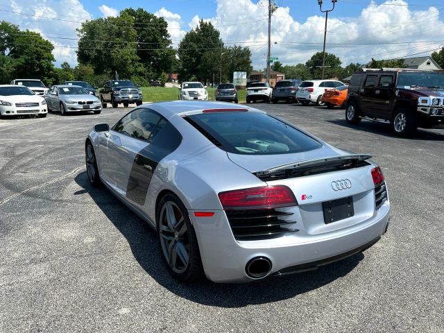 Photo 5 VIN: WUAAUAFG1F7001728 - AUDI R8 