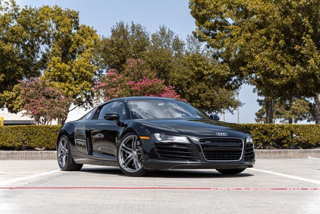 Photo 1 VIN: WUAAUAFG3BN001610 - AUDI R8 