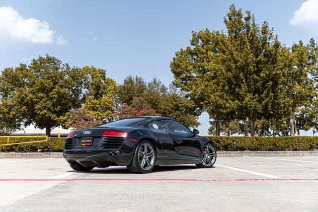 Photo 3 VIN: WUAAUAFG3BN001610 - AUDI R8 