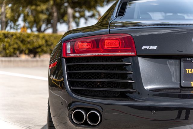 Photo 5 VIN: WUAAUAFG3BN001610 - AUDI R8 