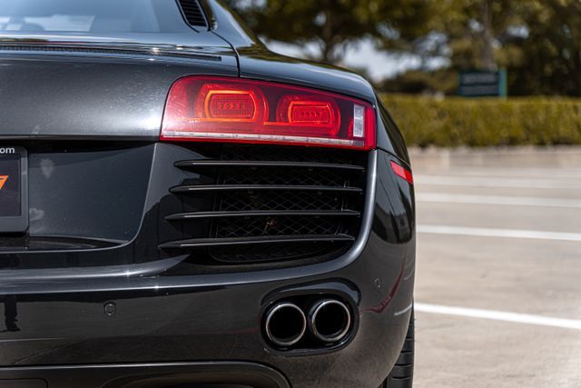 Photo 7 VIN: WUAAUAFG3BN001610 - AUDI R8 