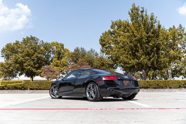 Photo 8 VIN: WUAAUAFG3BN001610 - AUDI R8 