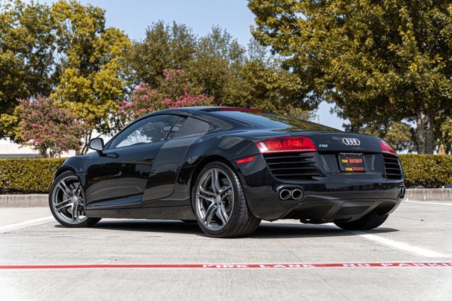 Photo 9 VIN: WUAAUAFG3BN001610 - AUDI R8 