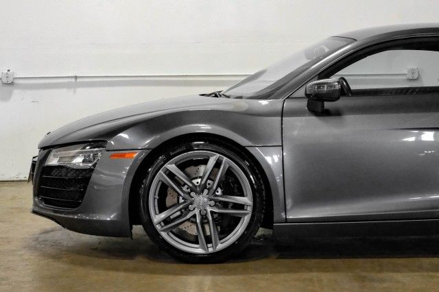 Photo 8 VIN: WUAAUAFG7EN001176 - AUDI R8 