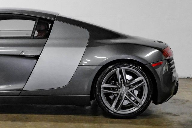 Photo 9 VIN: WUAAUAFG7EN001176 - AUDI R8 