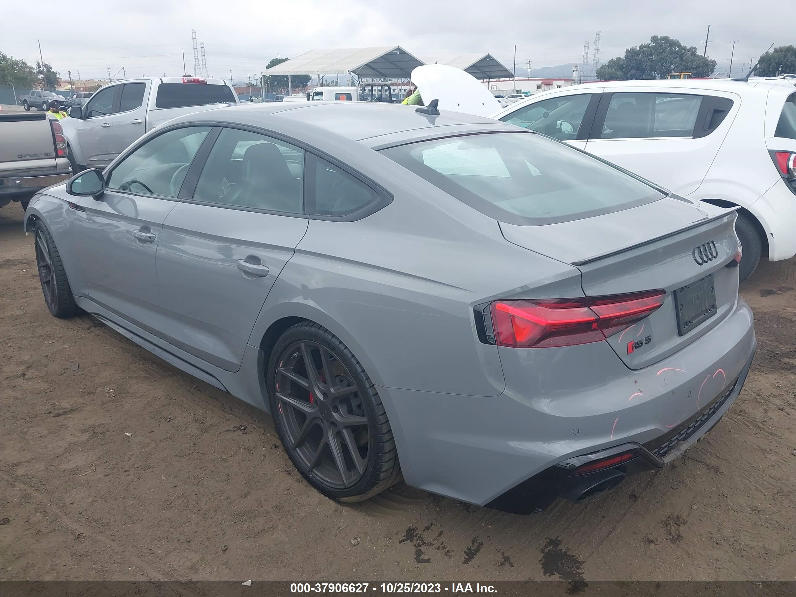 Photo 2 VIN: WUAAWCF5XMA903122 - AUDI RS5 