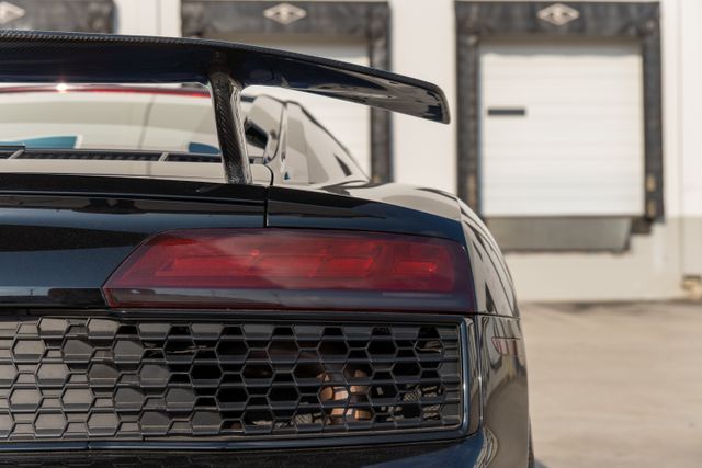 Photo 6 VIN: WUABAAFX2M7900401 - AUDI R8 COUPE 