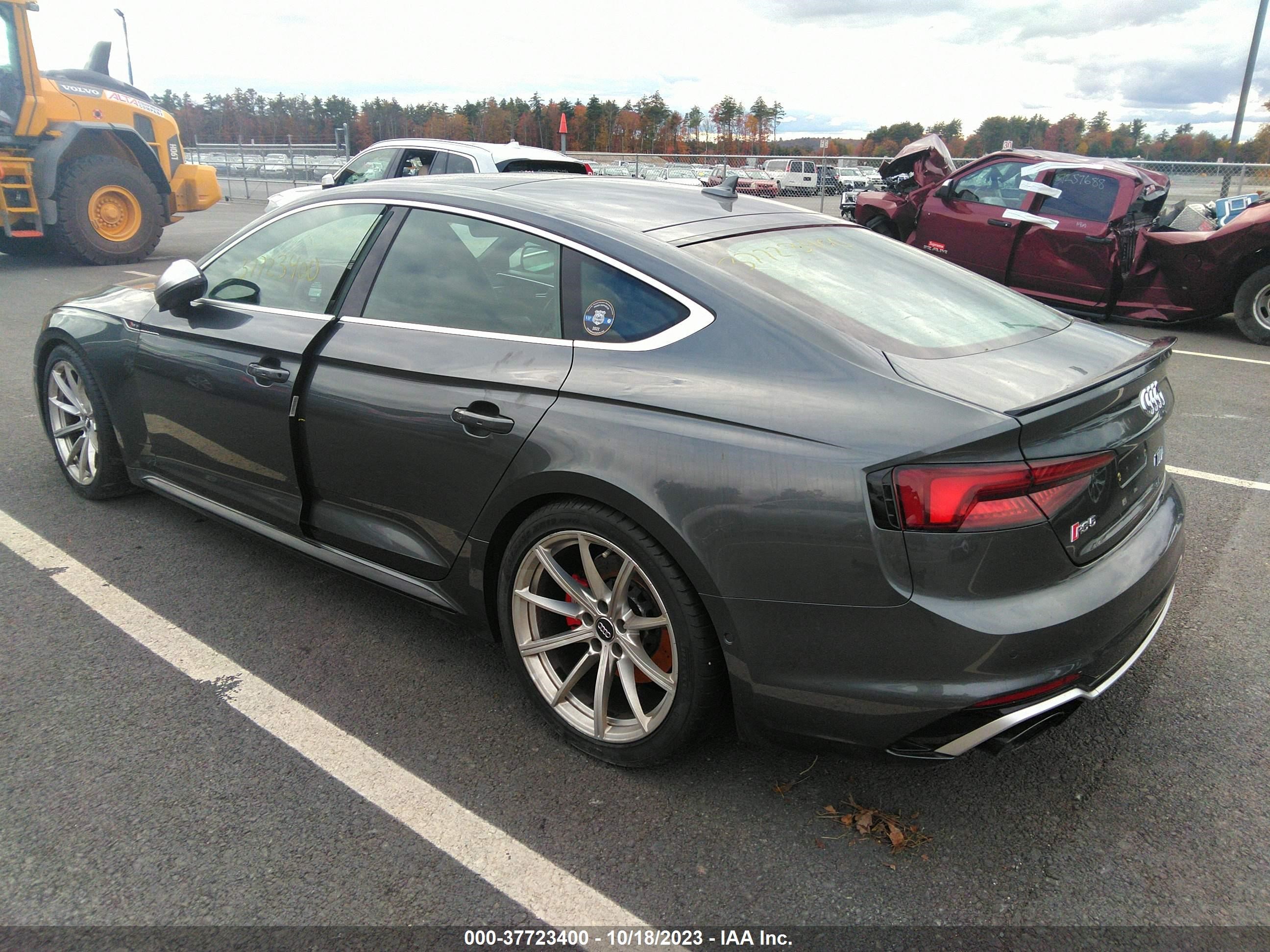 Photo 2 VIN: WUABWCF5XKA901355 - AUDI RS5 