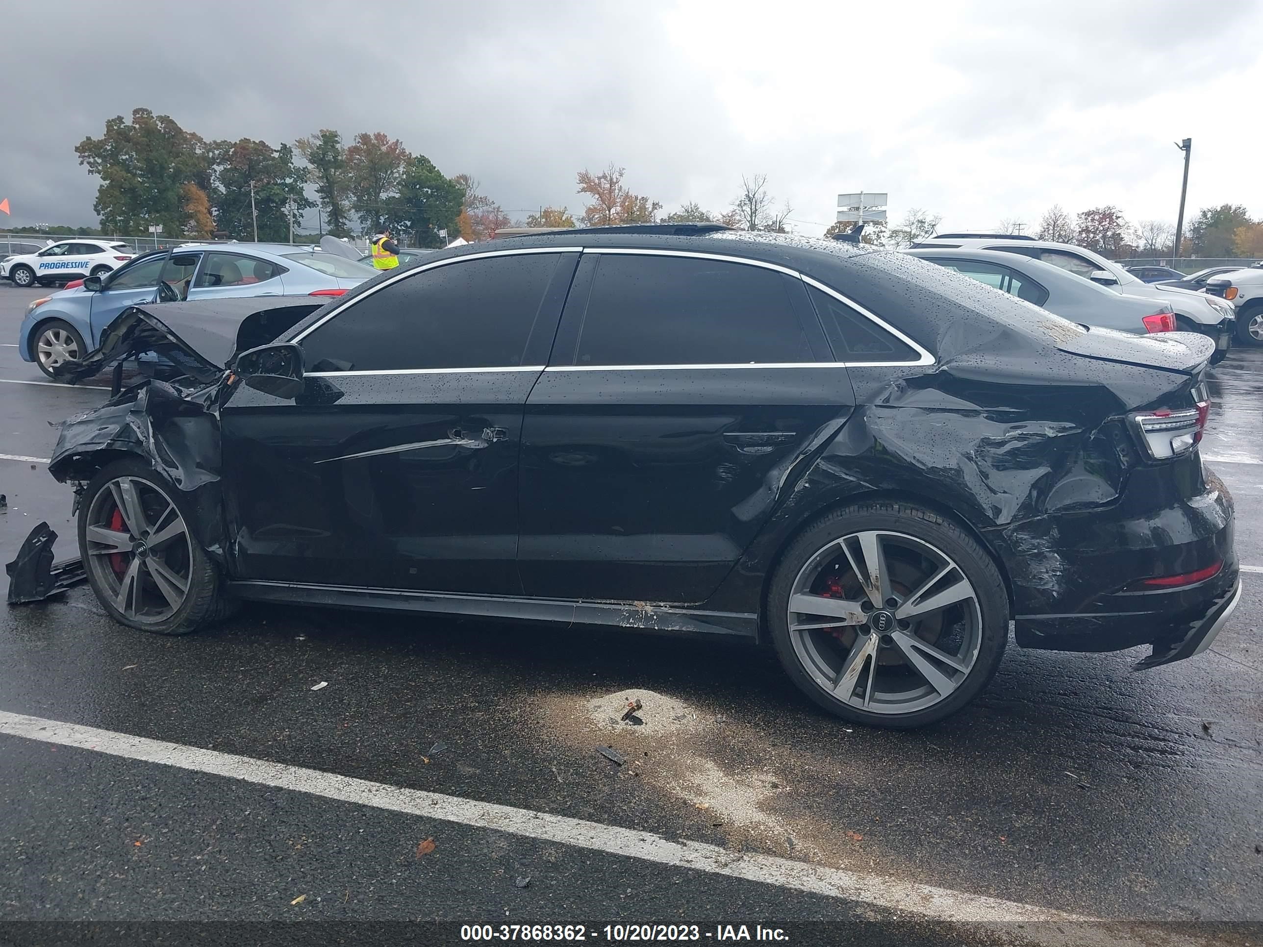 Photo 13 VIN: WUABWGFF0J1907566 - AUDI RS3 