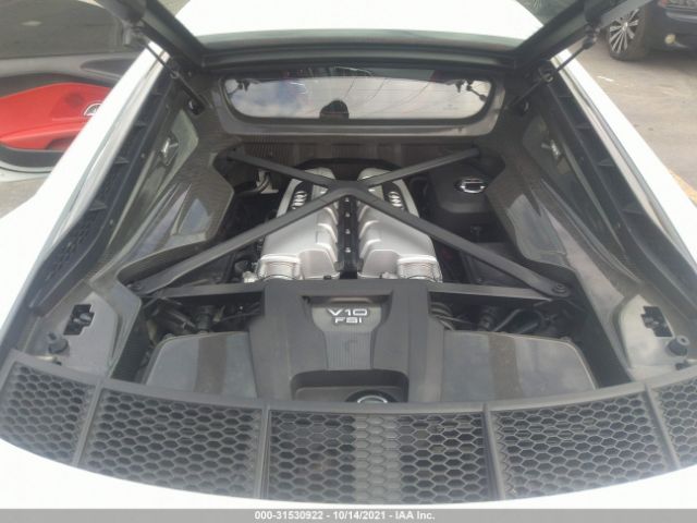 Photo 9 VIN: WUAEAAFX7H7903183 - AUDI R8 