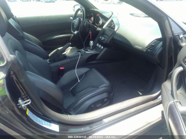 Photo 4 VIN: WUAENAFG4CN000627 - AUDI R8 