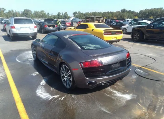 Photo 2 VIN: WUAENAFG4CN000627 - AUDI R8 