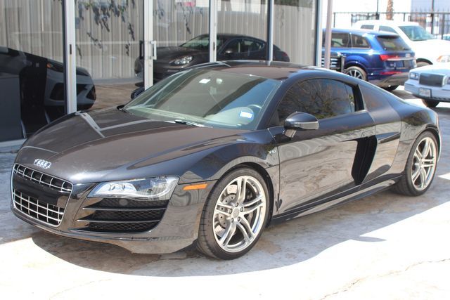 Photo 4 VIN: WUAENAFG4CN001079 - AUDI R8 