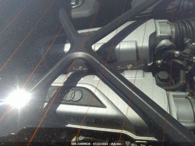 Photo 9 VIN: WUAKBAFX0J7902429 - AUDI R8 COUPE 