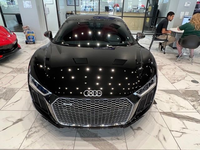 Photo 4 VIN: WUAKBAFX1H7903227 - AUDI R8 