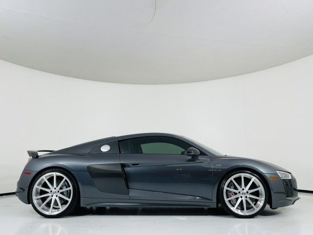 Photo 1 VIN: WUAKBAFX2H7903964 - AUDI R8 