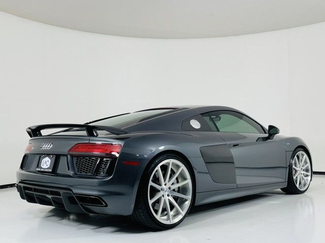 Photo 2 VIN: WUAKBAFX2H7903964 - AUDI R8 