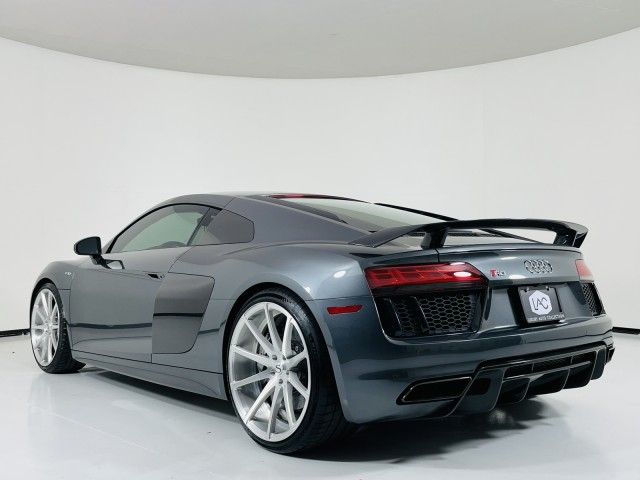 Photo 4 VIN: WUAKBAFX2H7903964 - AUDI R8 