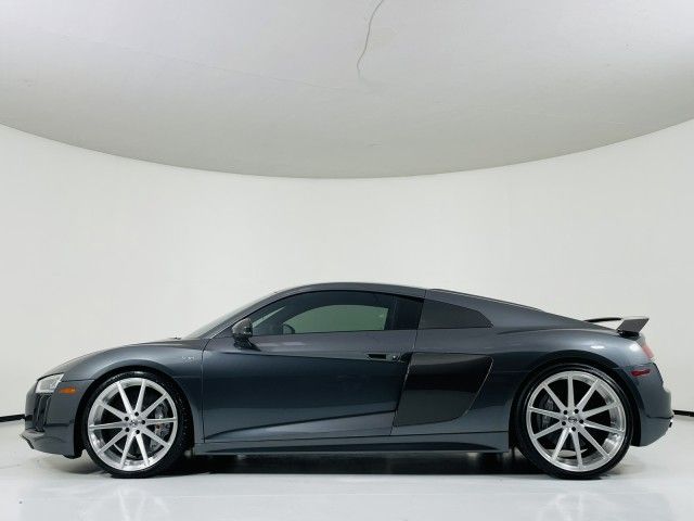 Photo 5 VIN: WUAKBAFX2H7903964 - AUDI R8 