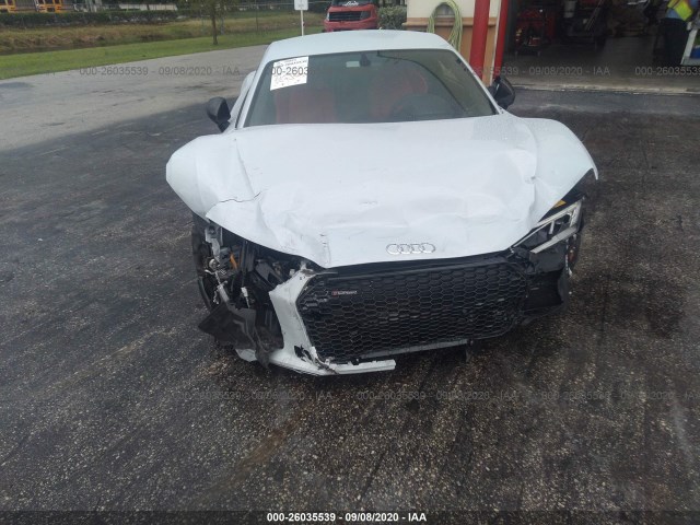 Photo 5 VIN: WUAKBAFX3J7902439 - AUDI R8 COUPE 