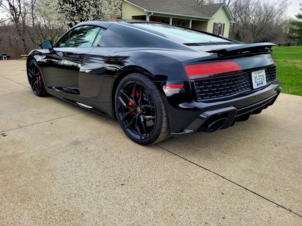 Photo 2 VIN: WUAKBAFX4M7901384 - AUDI R8 