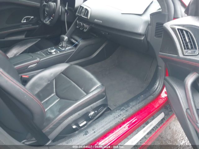 Photo 4 VIN: WUAKBAFX7H7901921 - AUDI R8 