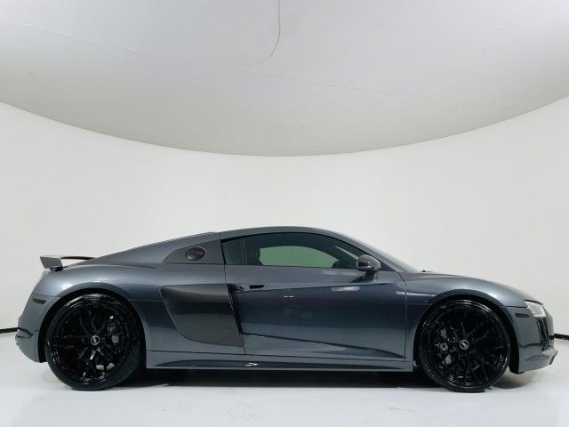 Photo 1 VIN: WUAKBAFXXH7902626 - AUDI R8 