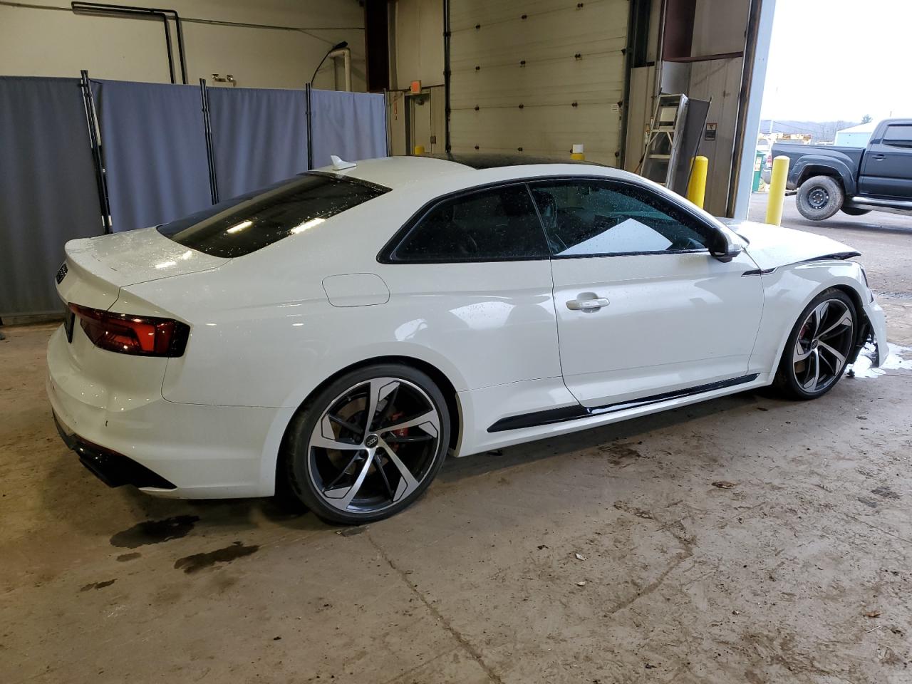 Photo 2 VIN: WUAPWAF56JA905136 - AUDI RS5 