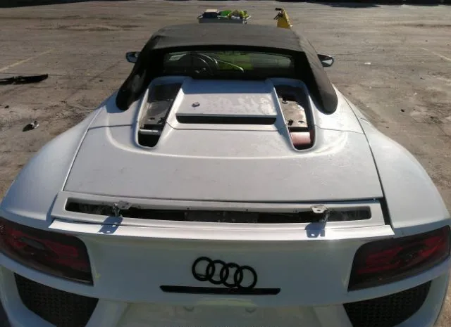 Photo 9 VIN: WUASUAFG2F7001516 - AUDI R8 