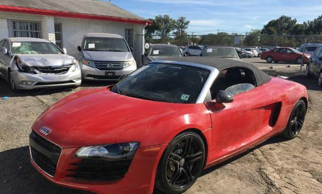 Photo 1 VIN: WUASUAFG4CN002948 - AUDI R8 