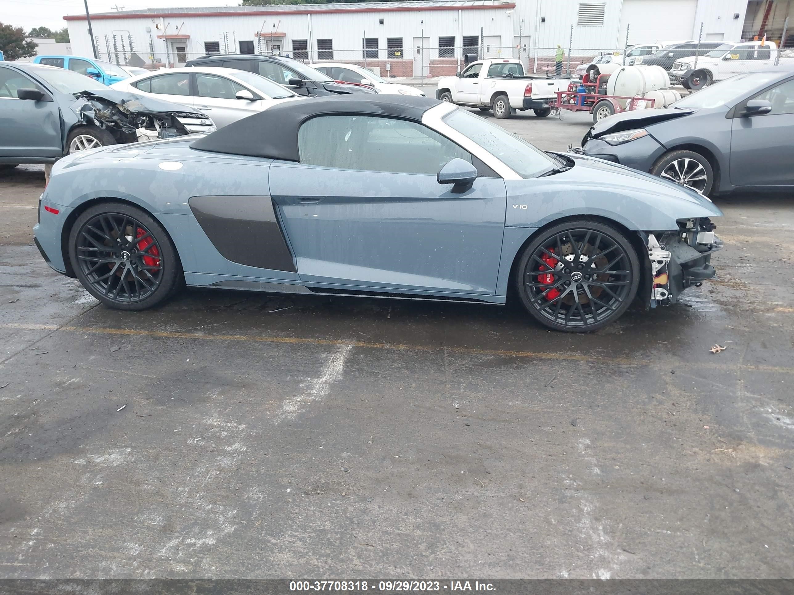 Photo 13 VIN: WUAVECFX4L7900119 - AUDI R8 