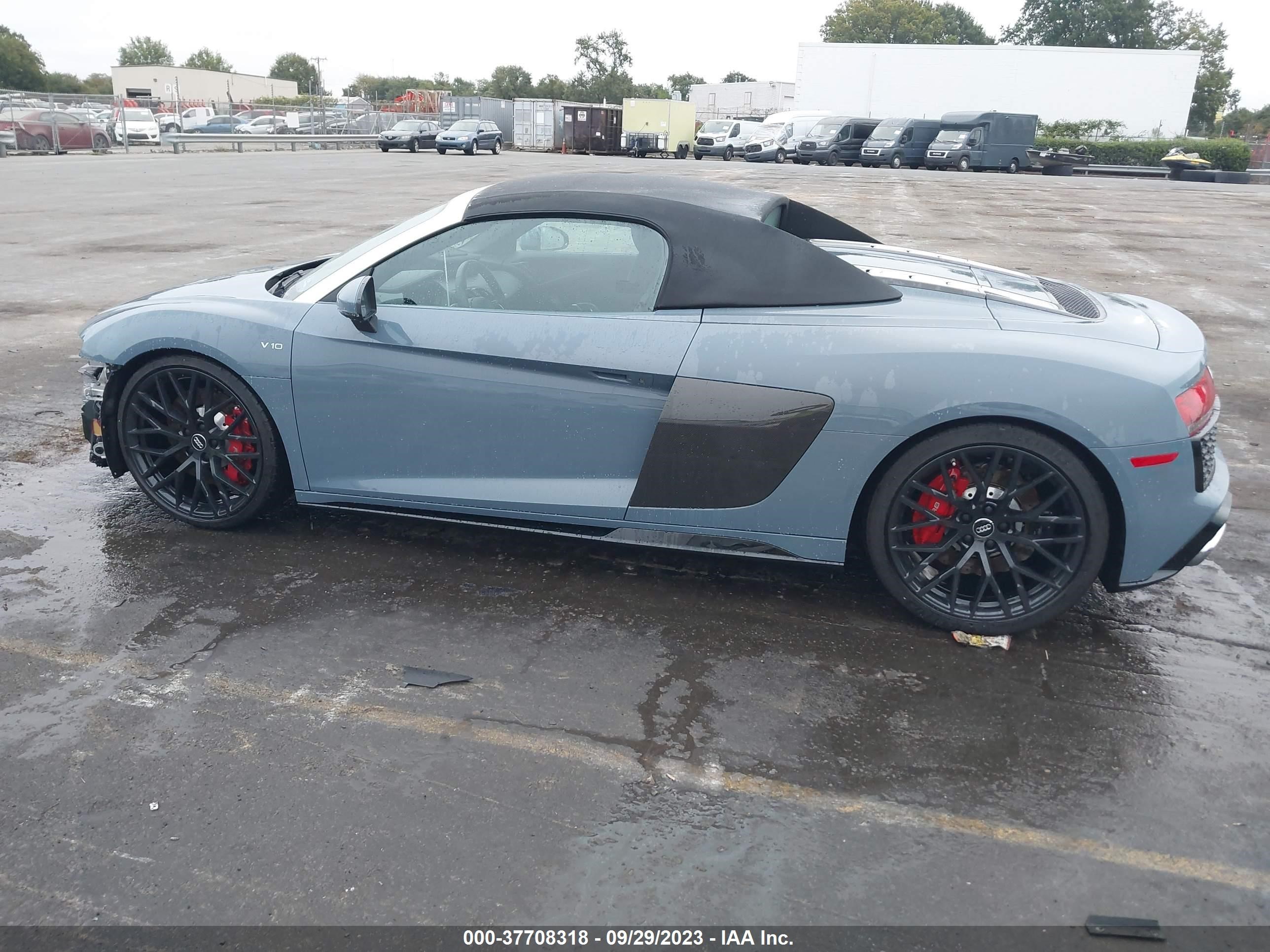 Photo 14 VIN: WUAVECFX4L7900119 - AUDI R8 