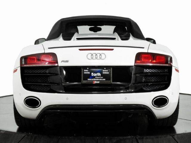 Photo 8 VIN: WUAVNAFG4BN001601 - AUDI R8 