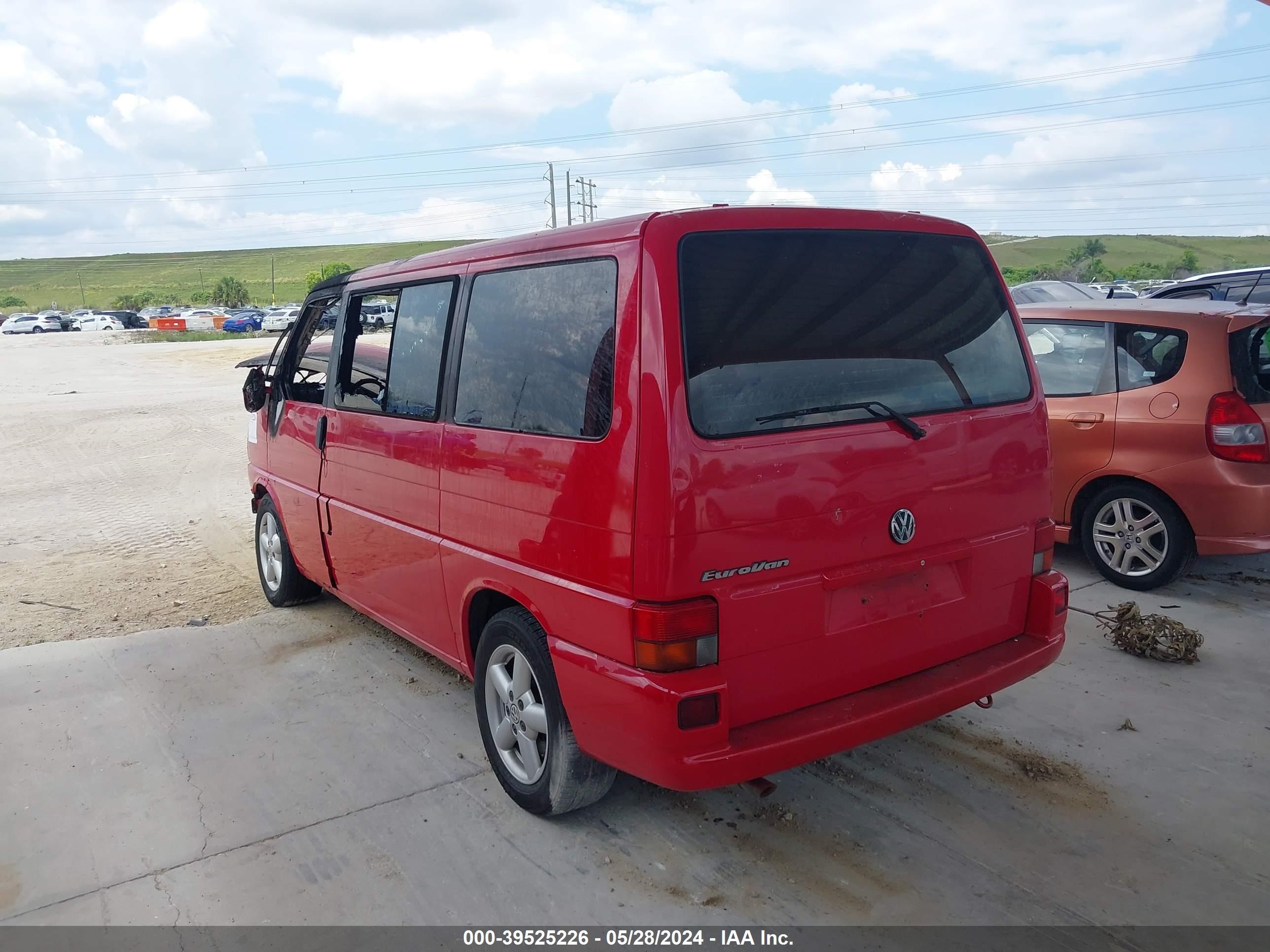 Photo 2 VIN: WV2KB470X1H138679 - VOLKSWAGEN EUROVAN 