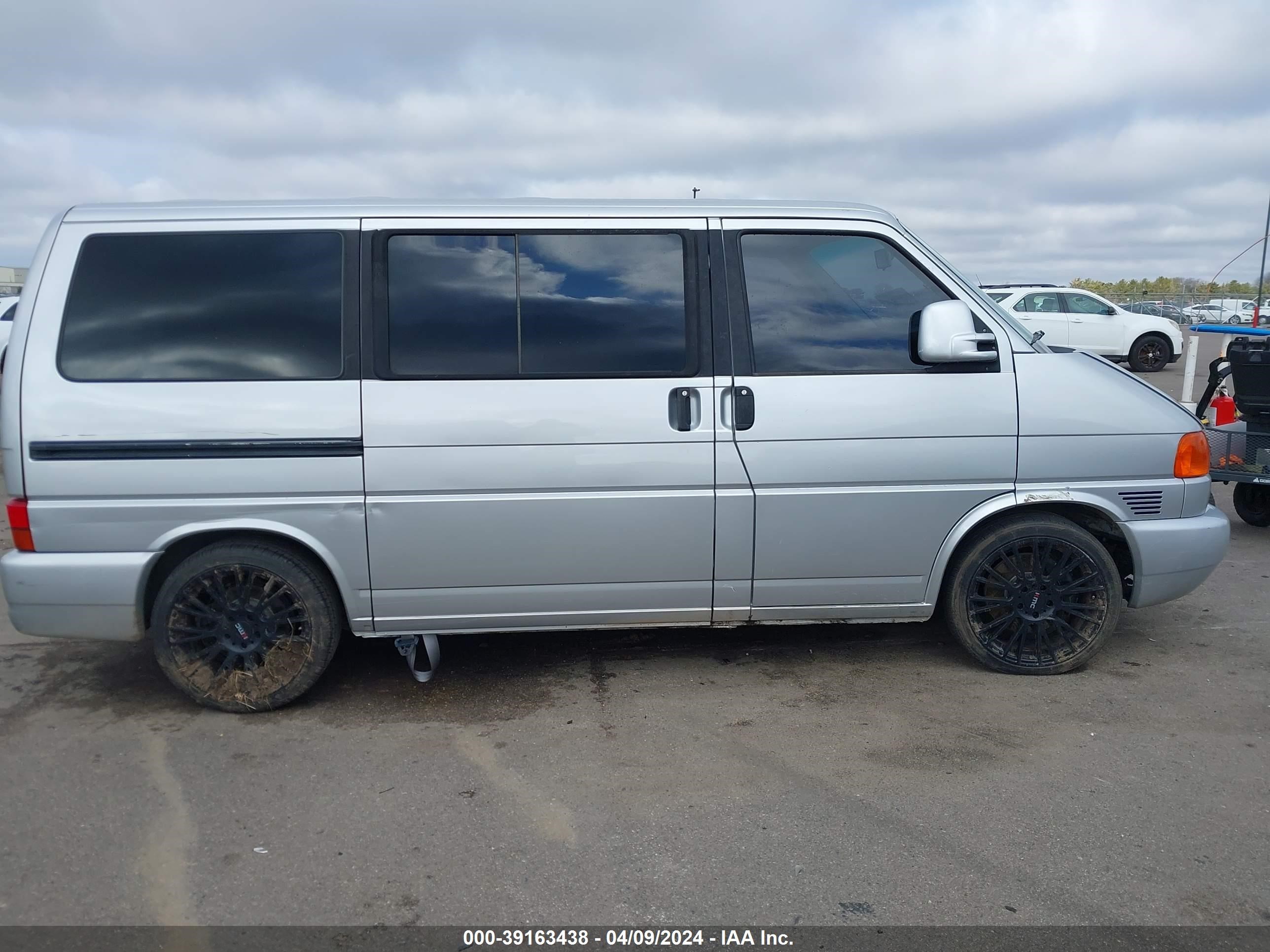 Photo 12 VIN: WV2KB470X2H069218 - VOLKSWAGEN EUROVAN 