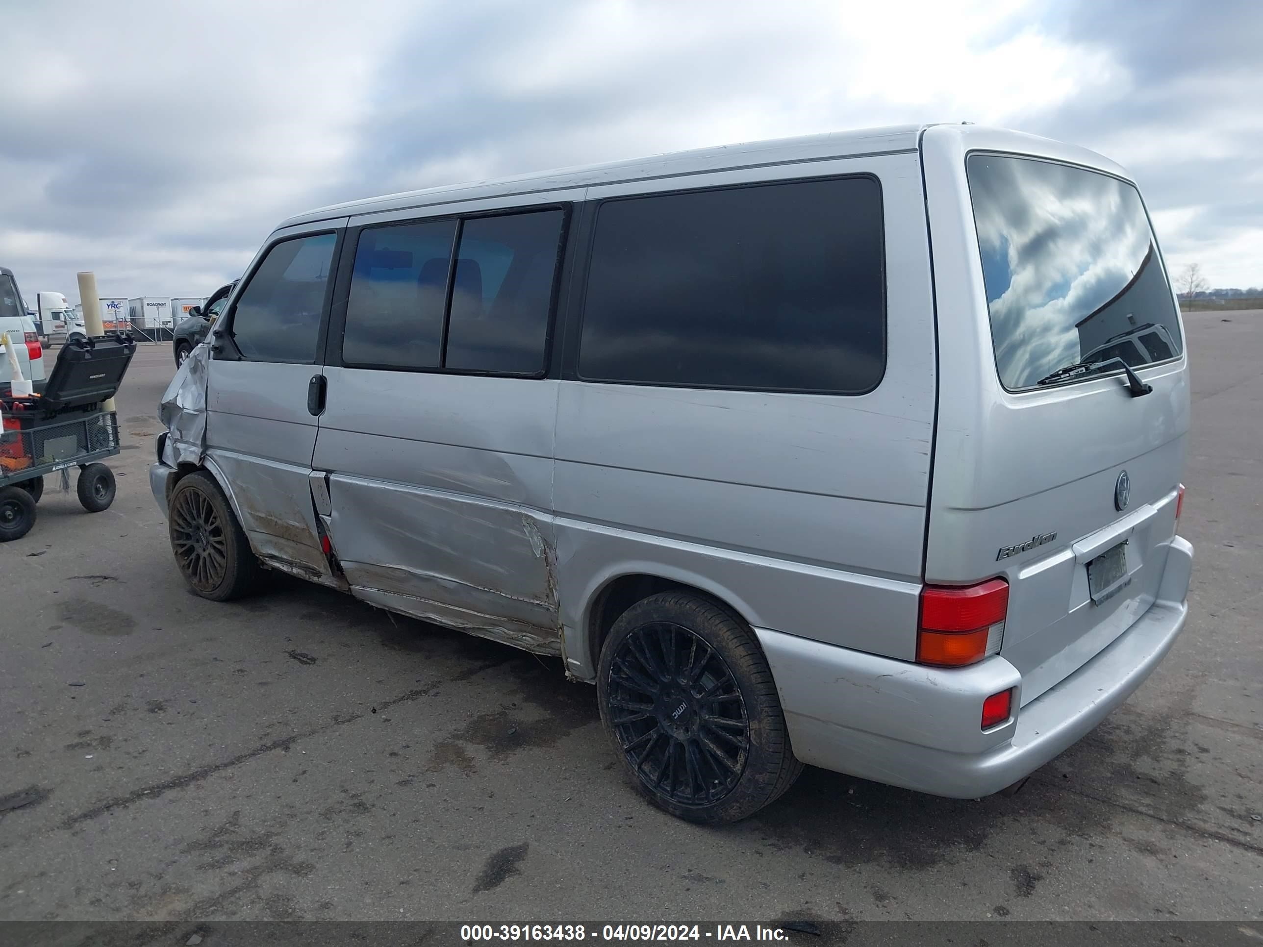 Photo 2 VIN: WV2KB470X2H069218 - VOLKSWAGEN EUROVAN 