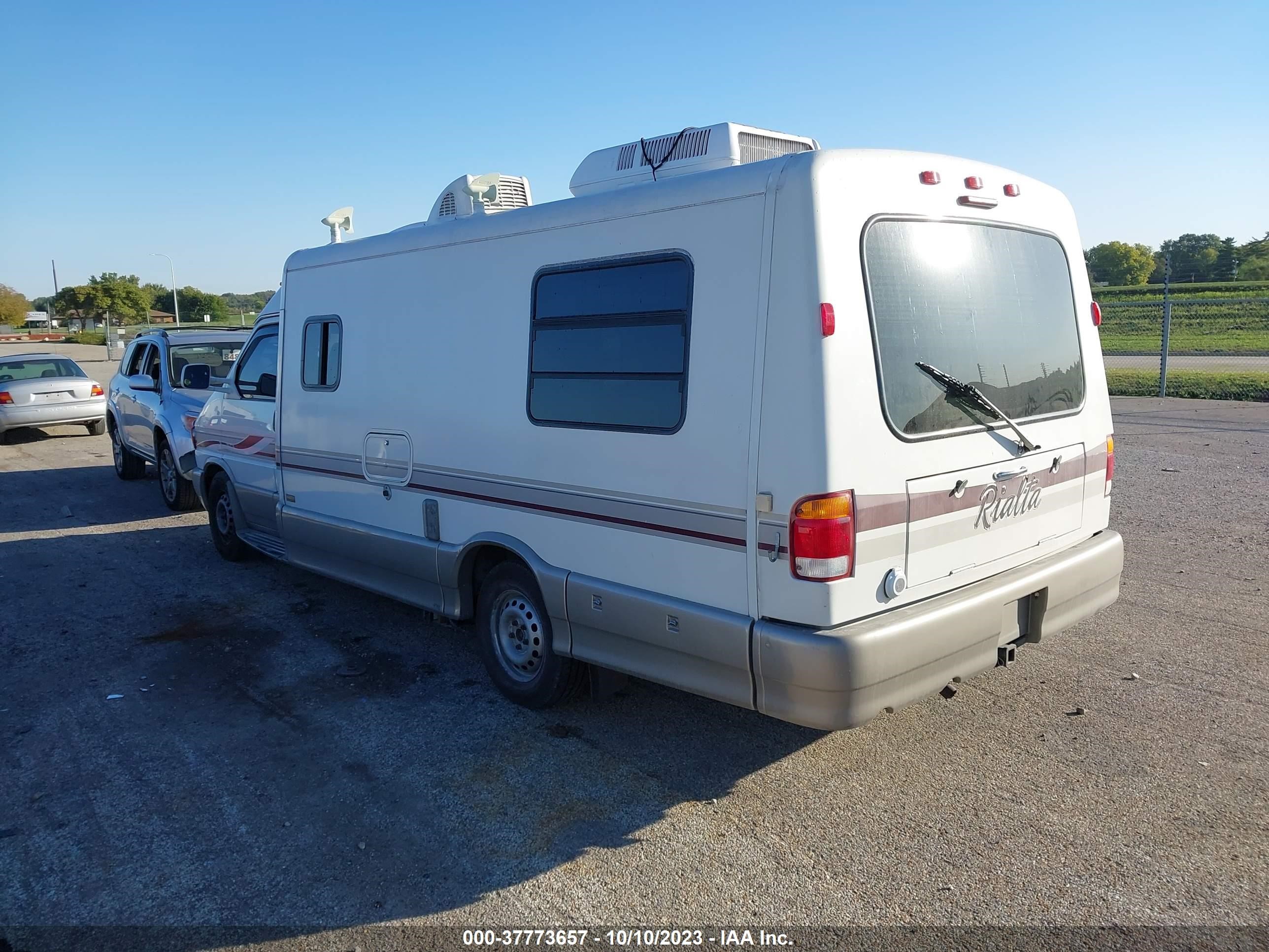 Photo 2 VIN: WV3AH4703YH128107 - VOLKSWAGEN EUROVAN 