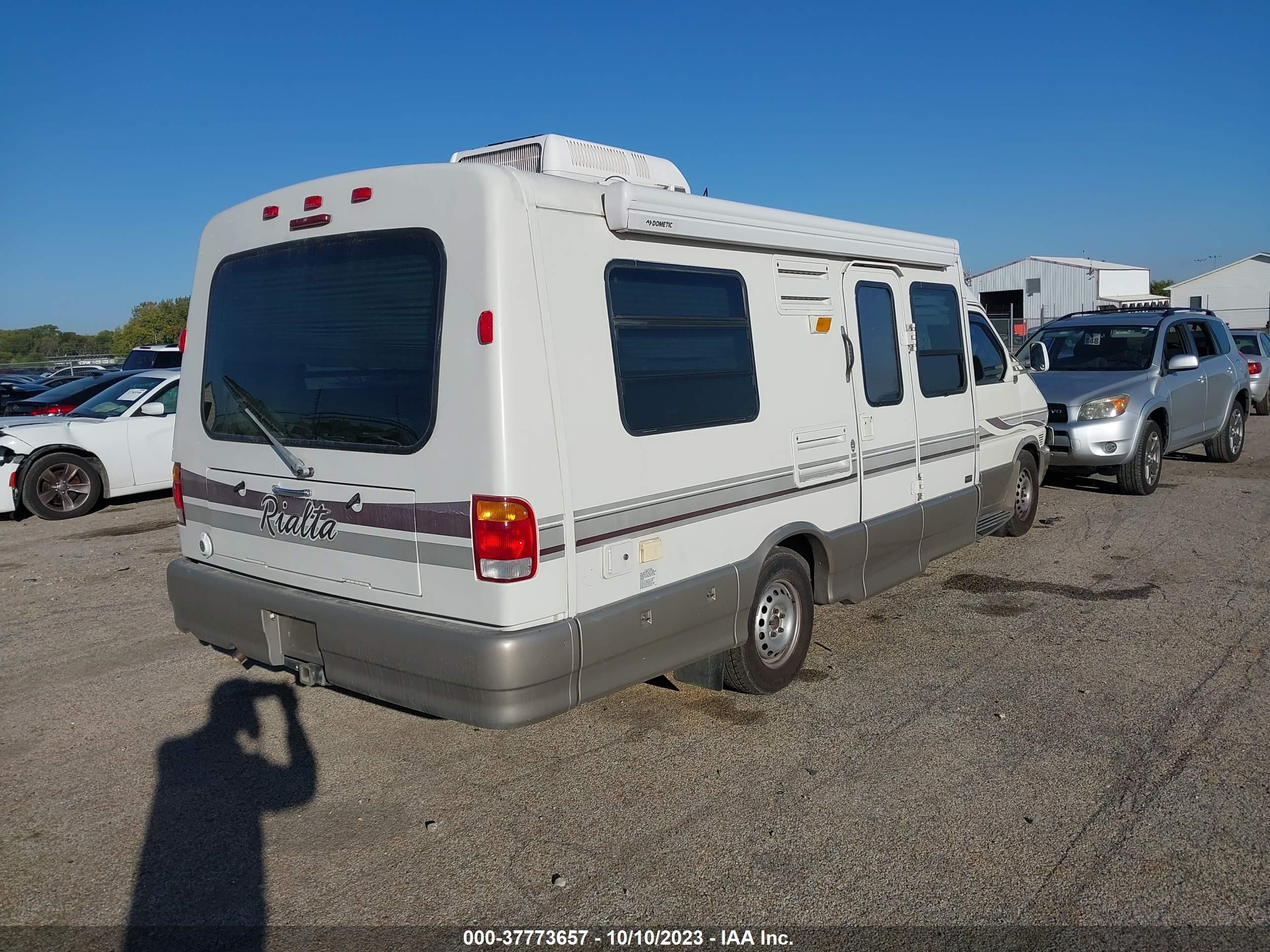 Photo 3 VIN: WV3AH4703YH128107 - VOLKSWAGEN EUROVAN 