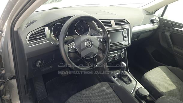 Photo 9 VIN: WVGAE2AX8JW965244 - VOLKSWAGEN TIGUAN 