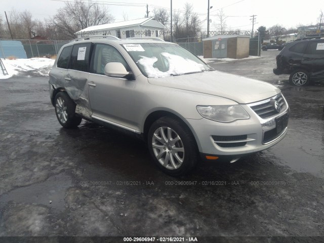 Photo 0 VIN: WVGAK7A92AD003881 - VOLKSWAGEN TOUAREG 