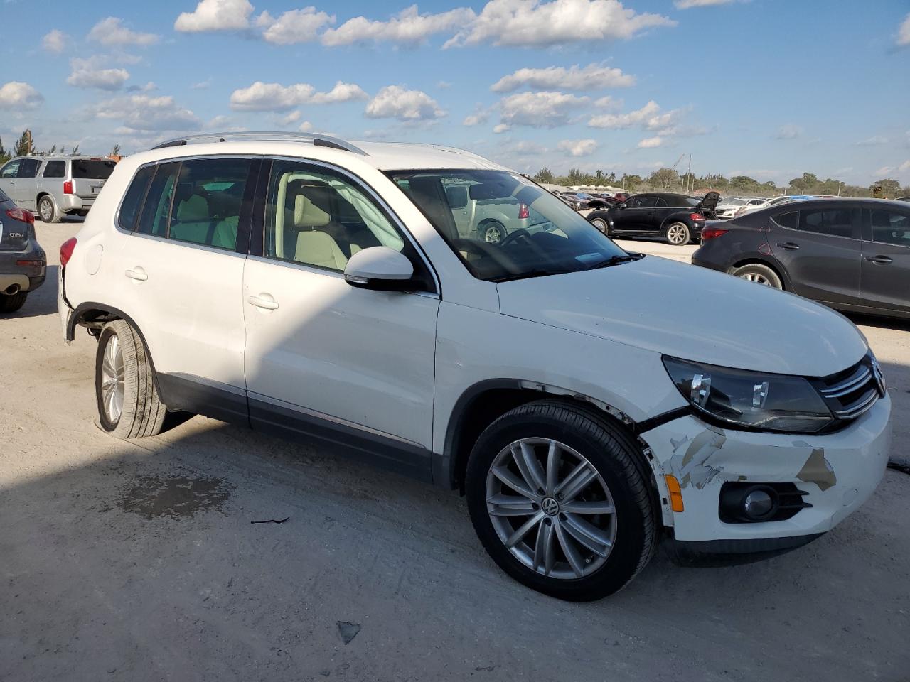 Photo 3 VIN: WVGAV3AX1DW566461 - VOLKSWAGEN TIGUAN 