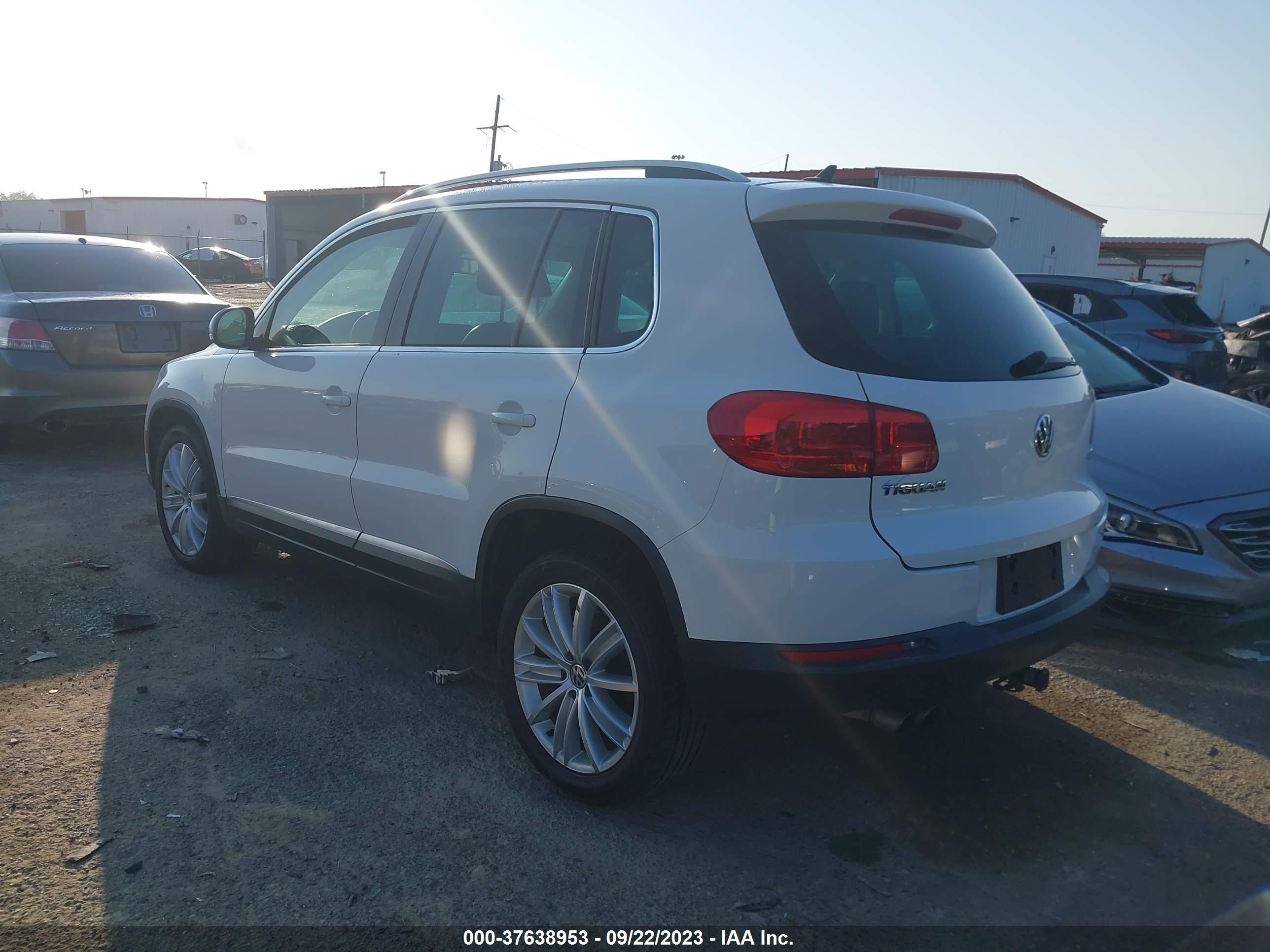 Photo 2 VIN: WVGAV3AX3DW613201 - VOLKSWAGEN TIGUAN 