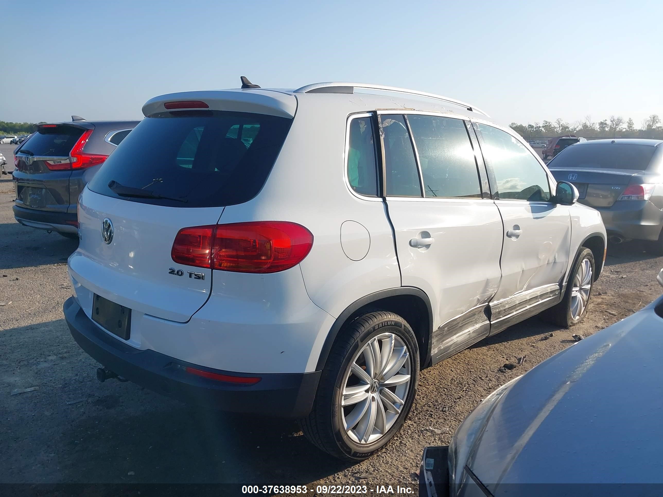 Photo 3 VIN: WVGAV3AX3DW613201 - VOLKSWAGEN TIGUAN 