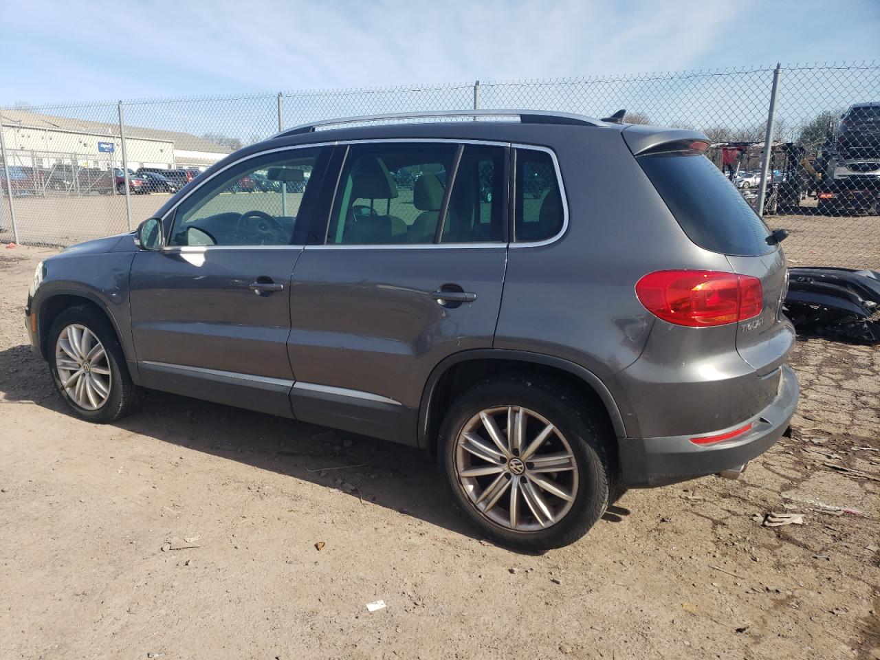 Photo 1 VIN: WVGAV3AX7DW594930 - VOLKSWAGEN TIGUAN 