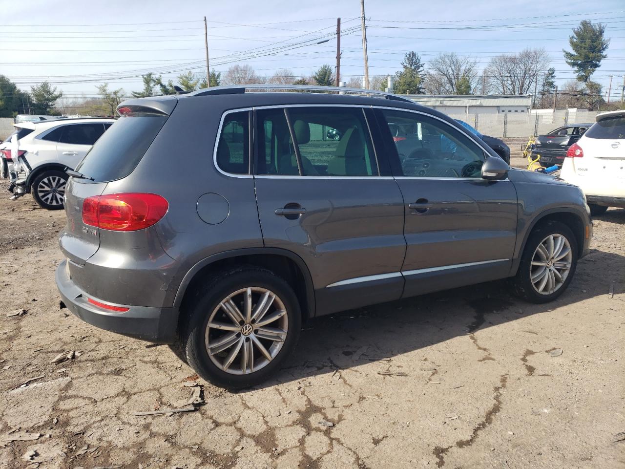 Photo 2 VIN: WVGAV3AX7DW594930 - VOLKSWAGEN TIGUAN 