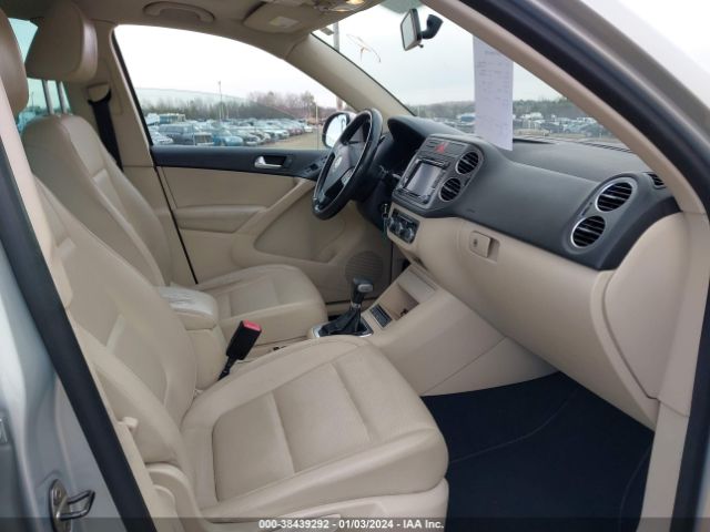 Photo 4 VIN: WVGAV7AX0AW516122 - VOLKSWAGEN TIGUAN 