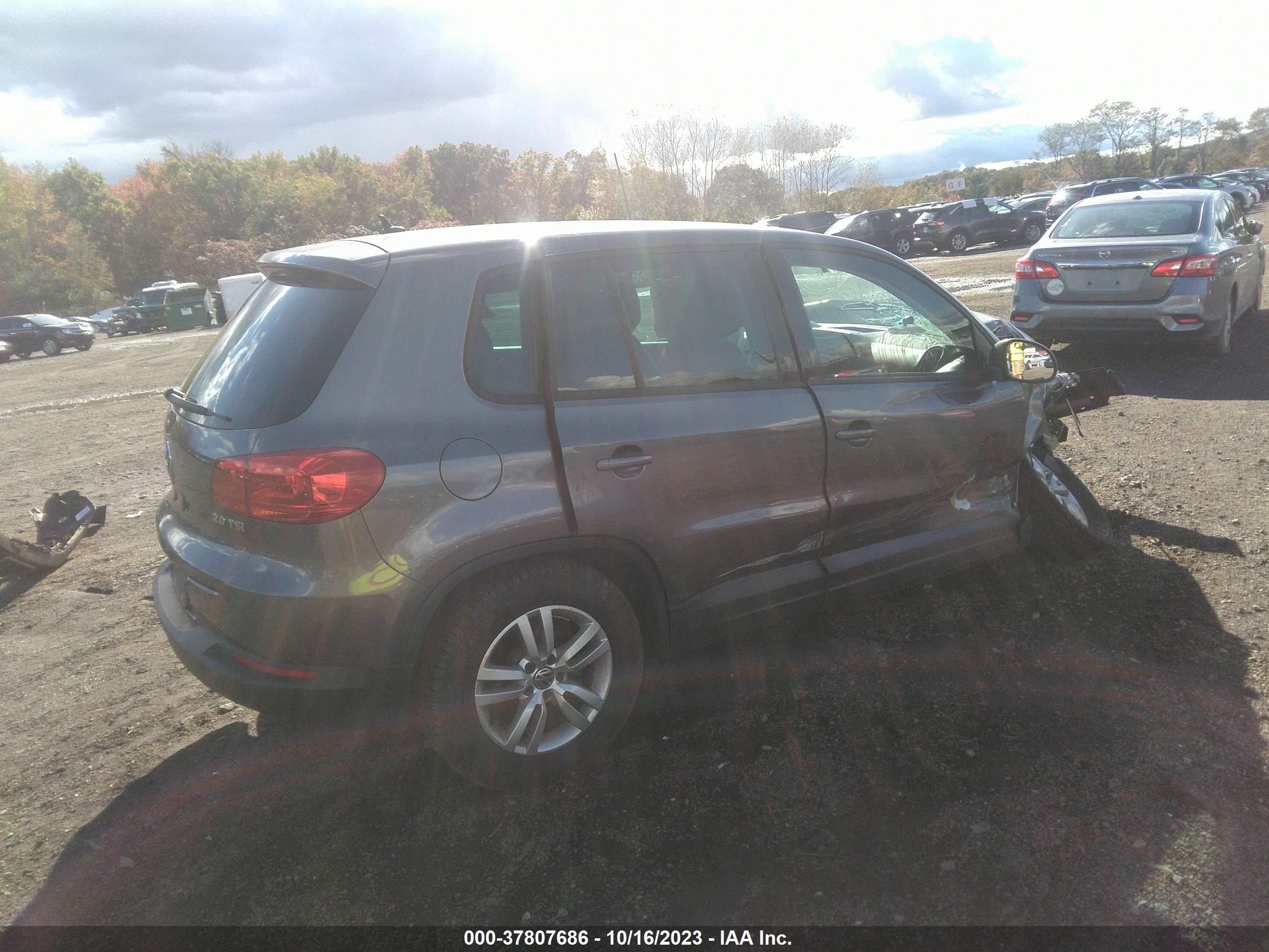 Photo 3 VIN: WVGAV7AX0CW006260 - VOLKSWAGEN TIGUAN 