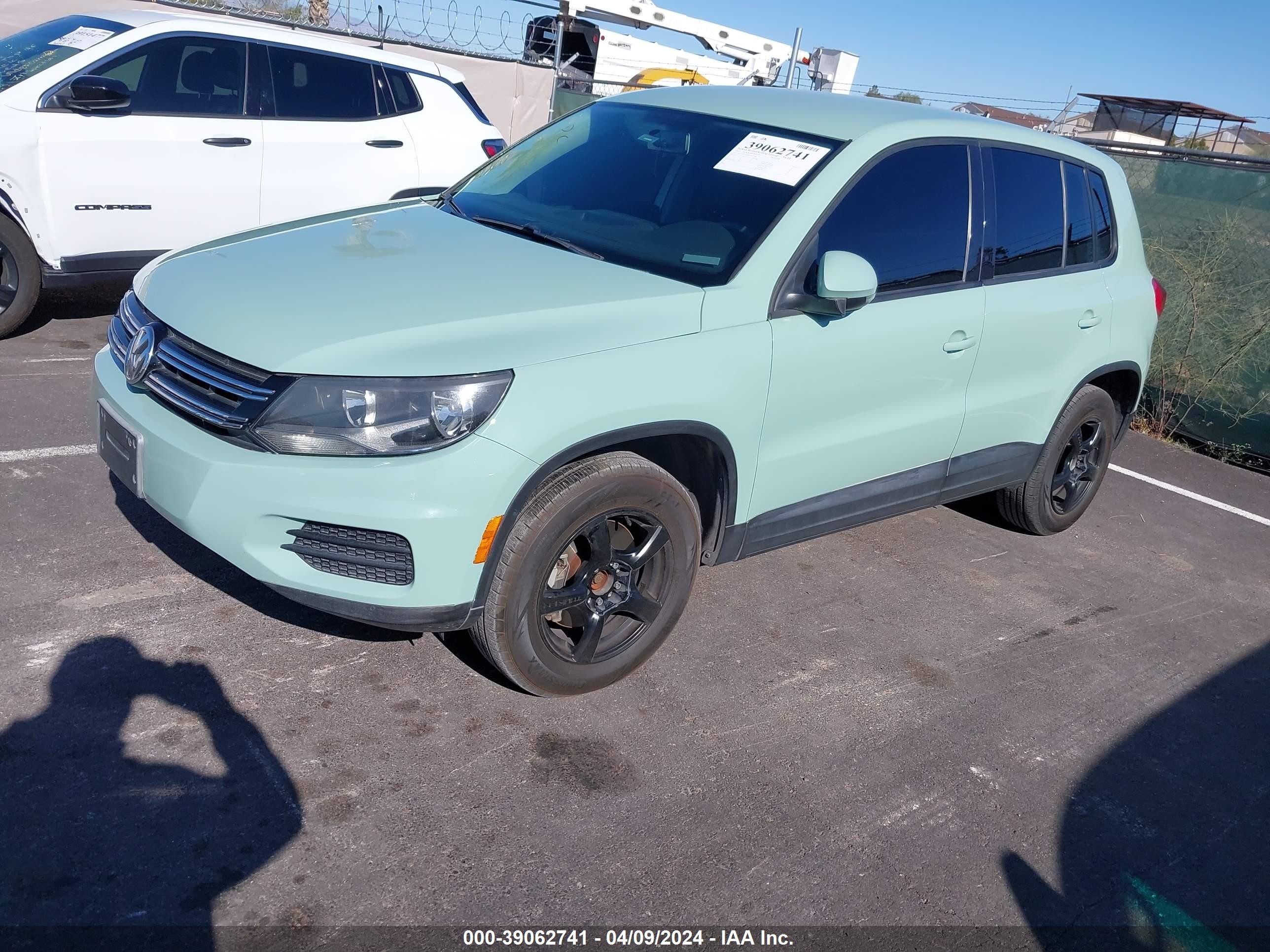 Photo 1 VIN: WVGAV7AX0CW557966 - VOLKSWAGEN TIGUAN 