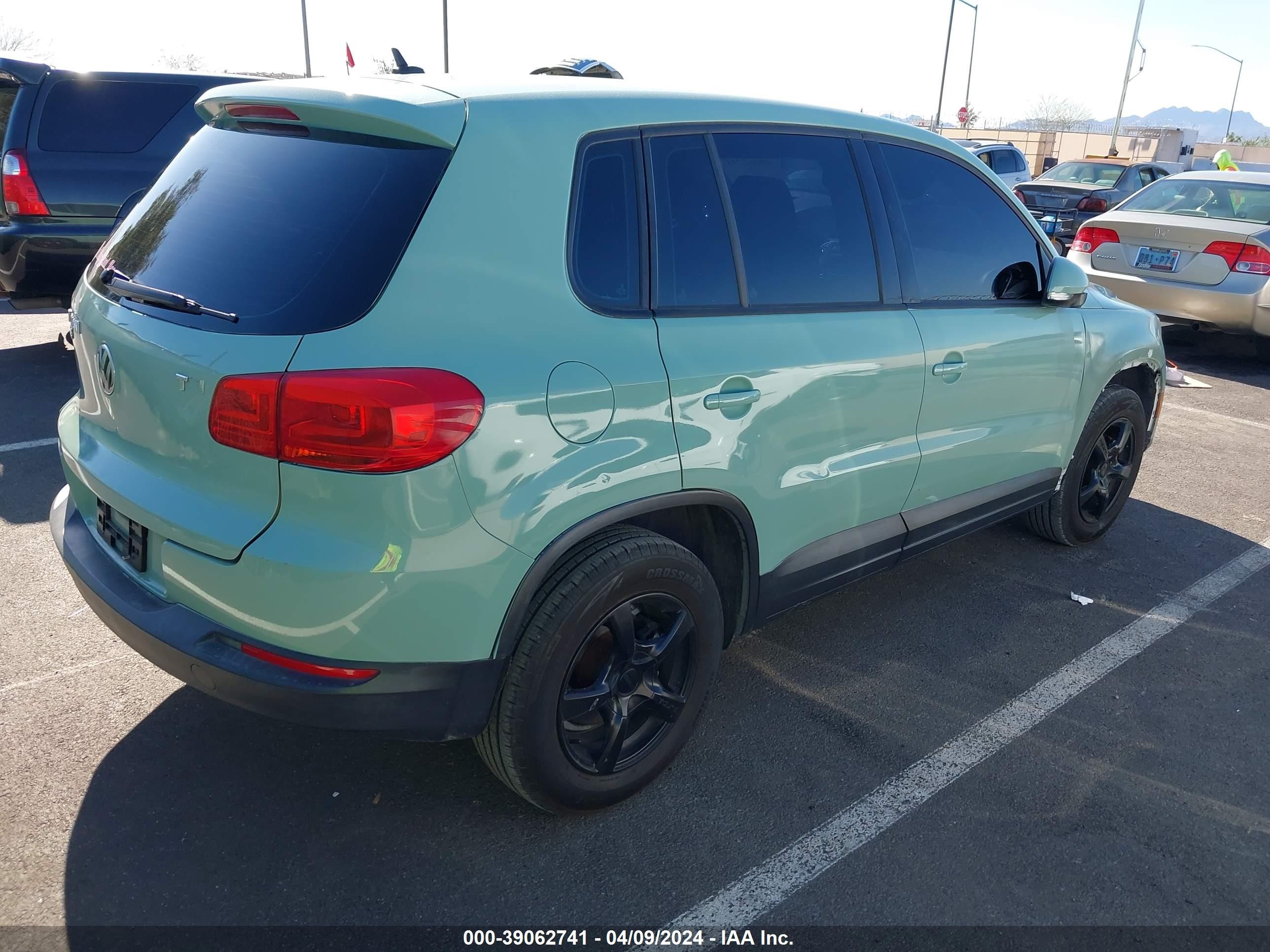 Photo 3 VIN: WVGAV7AX0CW557966 - VOLKSWAGEN TIGUAN 