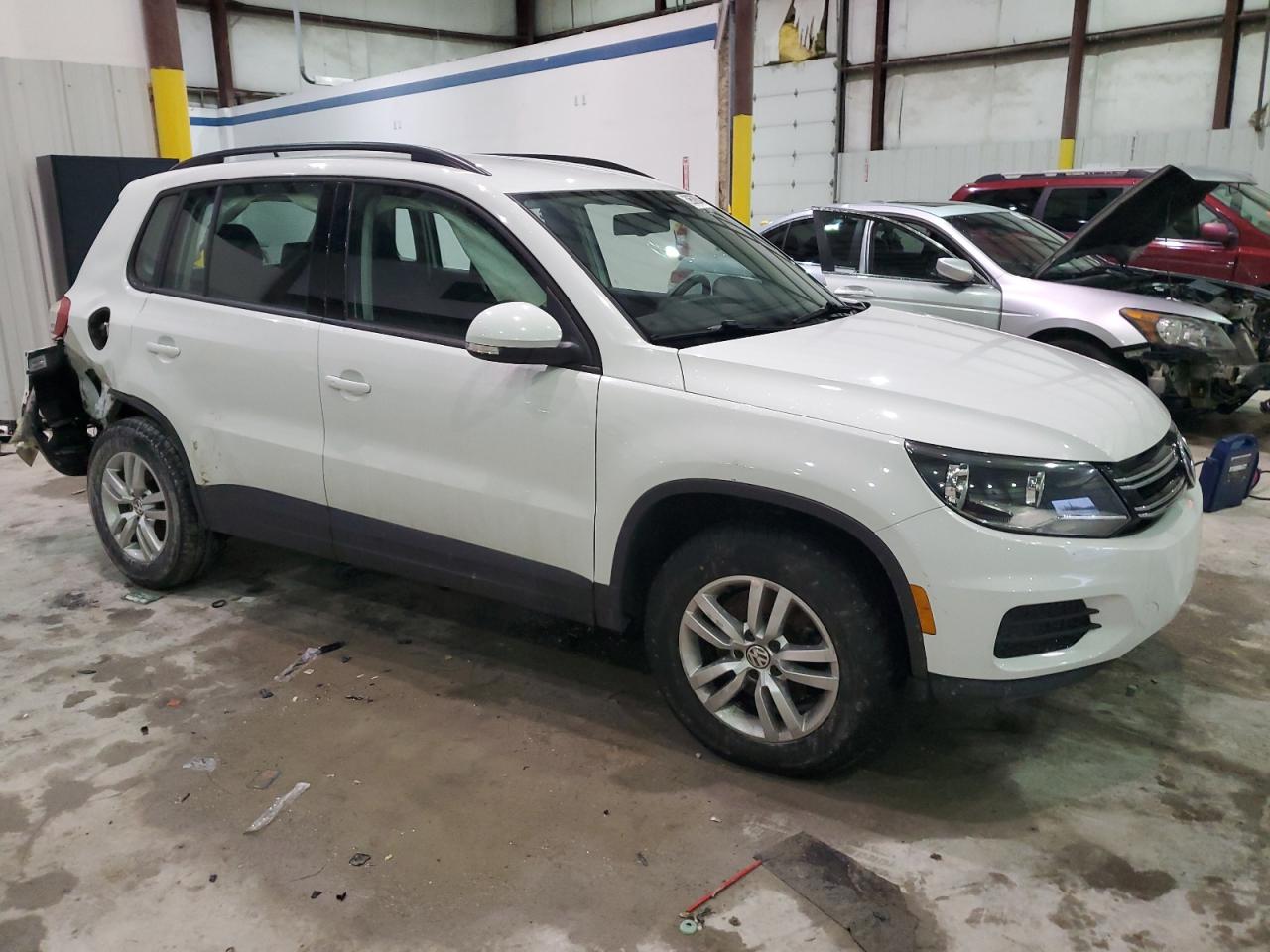 Photo 3 VIN: WVGAV7AX0GW574756 - VOLKSWAGEN TIGUAN 